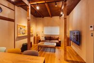 海洋堂のフュギュアに囲まれたOTA HOUSE 宿泊チケットとバスタオル&フェイスタオルのギフトセット【 大阪府 門真市 】
