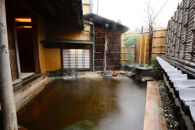 【あたみ石亭 別邸 桜岡茶寮】平休日1泊2食付 ペア 宿泊券《和室10畳＋8畳》 温泉 熱海 伊豆 静岡 温泉旅行  ホテル 旅館 宿泊 宿 旅行券 温泉 観光 旅行 ホテル 旅館 チケット トラベル ふるさと納税旅行