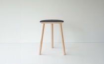 センダイフォルム×山ノ頂 シカガワスツール 鹿革 450 炭色【アウトドアグッズ 家具 工芸品 スツール 鹿革 人気 和装 インテリア ファニチャー クラフト 民芸品 仙台市 チェア デザイン 和風 伝統的 自然素材 エコフレンドリー リビング ダイニング】