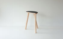 センダイフォルム×山ノ頂 シカガワスツール 鹿革 450 炭色【アウトドアグッズ 家具 工芸品 スツール 鹿革 人気 和装 インテリア ファニチャー クラフト 民芸品 仙台市 チェア デザイン 和風 伝統的 自然素材 エコフレンドリー リビング ダイニング】