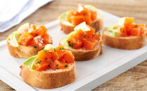 【数量限定】スモークサーモン&nbsp;とっとり&nbsp;琴浦&nbsp;グランサーモン&nbsp;1kg（3～10パック）【サーモン&nbsp;サケ&nbsp;シャケ&nbsp;鮭&nbsp;魚&nbsp;国産&nbsp;スモークサーモン&nbsp;燻製&nbsp;うまみ&nbsp;うま味&nbsp;養殖&nbsp;無投薬&nbsp;栄養&nbsp;健康&nbsp;刺身&nbsp;刺し身&nbsp;カルパッチョ&nbsp;鮮度&nbsp;人気&nbsp;おすすめ&nbsp;鳥取県&nbsp;琴浦町&nbsp;送料無料】