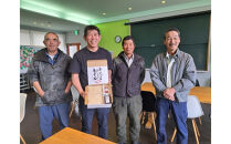 おおつる&nbsp;おいちゃんうどん&nbsp;セット&nbsp;(&nbsp;4食分&nbsp;)&nbsp;～希釈用だし、大分県産唐辛子付き～&nbsp;|&nbsp;うどん&nbsp;冷凍&nbsp;饂飩&nbsp;冷凍うどん&nbsp;冷凍麺&nbsp;麺&nbsp;麺類&nbsp;真空&nbsp;出汁付き&nbsp;国産唐辛子&nbsp;唐辛子&nbsp;とうがらし