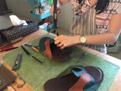 【レザーサンダル】ワークショップ体験チケット【革細工&nbsp;イタリアンレザー&nbsp;オリジナル革履物&nbsp;牛革&nbsp;豚革&nbsp;靴１個&nbsp;ベジタブルタンニン&nbsp;革細工体験　8時間程度&nbsp;手作り&nbsp;靴工房&nbsp;工房&nbsp;国産レザー&nbsp;神奈川県&nbsp;小田原市&nbsp;】