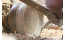 漆 7寸盆付 5.5寸菓子器 ケヤキ【ケヤキ材 摺り漆 国産天然木 おしゃれ プレゼント 記念 お祝い ふっくらとしたデザイン 木製食器 日用品 キッチン用品 木製 盆付き 神奈川県 小田原市 】