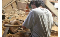 漆 7寸盆付 5.5寸菓子器 ケヤキ【ケヤキ材 摺り漆 国産天然木 おしゃれ プレゼント 記念 お祝い ふっくらとしたデザイン 木製食器 日用品 キッチン用品 木製 盆付き 神奈川県 小田原市 】