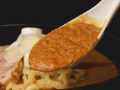 【麺屋 豚セメント】豚セメント・赤豚セメントラーメン 3食セット(大人気ラーメン店・極鶏のオンライン限定ブランド)［ 京都 一乗寺 ラーメン 行列店 オンライン限定 ラーメン 超濃厚 肉濁豚白湯 唯一無二の食べるスープ 太麺 人気 おすすめ 肉 豚肉 ラーメン街道 お取り寄せ 通販 送料無料 ふるさと納税 ］