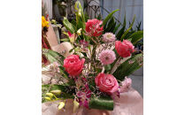 季節の生花アレンジ　Mサイズ&nbsp;【&nbsp;フラワー&nbsp;アレンジメント&nbsp;お花&nbsp;ギフト&nbsp;プレゼント&nbsp;贈り物&nbsp;誕生日&nbsp;お祝い&nbsp;神奈川県&nbsp;小田原市&nbsp;】