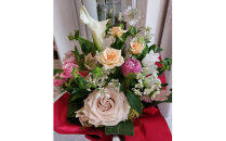 季節の生花アレンジ　Mサイズ&nbsp;【&nbsp;フラワー&nbsp;アレンジメント&nbsp;お花&nbsp;ギフト&nbsp;プレゼント&nbsp;贈り物&nbsp;誕生日&nbsp;お祝い&nbsp;神奈川県&nbsp;小田原市&nbsp;】