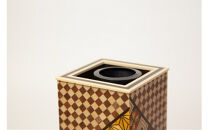 【箱根寄木細工　四角花瓶　小寄木】　季節の草木を伝統工芸に入れて