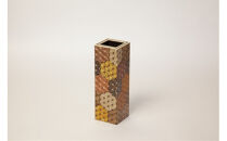 【箱根寄木細工　四角花瓶　亀甲】季節の草木を伝統工芸に入れて