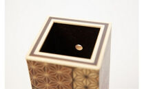 【箱根寄木細工　四角花瓶　亀甲】季節の草木を伝統工芸に入れて