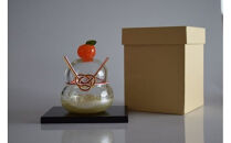 ガラスの鏡餅(黒台付き）銀箔使用＜Mサイズ＞【鏡餅 吹きガラス工房 ガラス お正月 鏡餅約10m×約8cm 黒台12cm×9cm ハンドメイド 職人手作り 工芸品 伝統工房で作成 老舗ガラス工房 神奈川県 小田原市 】