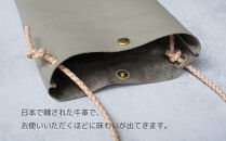 【革工房Rim】タテ型ポシェット&nbsp;〈灰（シュリンク加工）〉&nbsp;[&nbsp;京都&nbsp;ポシェット&nbsp;ハンドメイド&nbsp;コンパクト&nbsp;本革&nbsp;バッグ&nbsp;人気&nbsp;おすすめ&nbsp;鞄&nbsp;かばん&nbsp;革&nbsp;レザー&nbsp;手作り&nbsp;クラフト&nbsp;ギフト&nbsp;プレゼント&nbsp;お取り寄せ&nbsp;通販&nbsp;送料無料&nbsp;ふるさと納税&nbsp;]