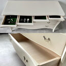 松永工房&nbsp;Continue&nbsp;リビングチェスト&nbsp;オフィシャル限定品&nbsp;ホワイトカラー&nbsp;&nbsp;クラシック&nbsp;エレガント&nbsp;インテリア&nbsp;アンティーク調家具&nbsp;木製&nbsp;チェスト&nbsp;ねこ脚&nbsp;タンス&nbsp;収納家具&nbsp;収納&nbsp;カンティーニュ&nbsp;寝室&nbsp;ロータイプ【配送不可：沖縄・離島】