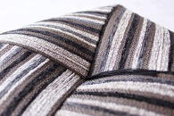 【洛中高岡屋】シンプルなデザインと素材感 おじゃみ座布団＜グラフ・ブラック＞[ 京都 老舗 座ぶとん クッション お手玉 黒 ストライプ リラックスアイテム 人気 おすすめ ラクに座れる 座り心地抜群 おしゃれ インテリア ギフト プレゼント お取り寄せ 通販 送料無料 ふるさと納税 ]