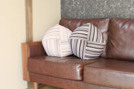 【洛中高岡屋】シンプルなデザインと素材感 おじゃみ座布団＜グラフ・ブラック＞[ 京都 老舗 座ぶとん クッション お手玉 黒 ストライプ リラックスアイテム 人気 おすすめ ラクに座れる 座り心地抜群 おしゃれ インテリア ギフト プレゼント お取り寄せ 通販 送料無料 ふるさと納税 ]