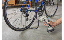 充電式エアコンプレッサ&nbsp;10.8V&nbsp;アイリスオーヤマ&nbsp;家電&nbsp;電化製品&nbsp;家庭用&nbsp;ノズル3種類&nbsp;充電式&nbsp;パワフル&nbsp;USB&nbsp;空気圧測定&nbsp;オートストップ&nbsp;JAC10TC&nbsp;サンドベージュ