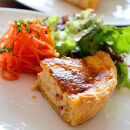 自家製&nbsp;キッシュ&nbsp;ロレーヌ（グリエールチーズとベーコン）Quiche&nbsp;Lorraine&nbsp;(直径11cm)&nbsp;約210g&nbsp;食品&nbsp;おかず&nbsp;加工食品&nbsp;洋食&nbsp;キッシュ&nbsp;ロレーヌ&nbsp;グリエールチーズ&nbsp;ベーコン