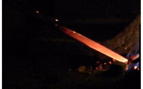 刀鍛冶の工房で学ぶ！玉鋼で小刀を作る体験