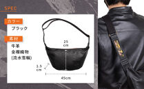 【デグナー】レザーボディバッグ&nbsp;バナナ&nbsp;&nbsp;[W-105K]&nbsp;流水雪輪&nbsp;ブラック｜京都&nbsp;バイクギア&nbsp;人気ブランド&nbsp;バイク［&nbsp;レザー&nbsp;バッグ&nbsp;金襴織物&nbsp;おしゃれ&nbsp;人気&nbsp;おすすめ&nbsp;革&nbsp;牛革&nbsp;ツーリング&nbsp;ライダー&nbsp;バイカー&nbsp;バイク&nbsp;お取り寄せ&nbsp;通販&nbsp;送料無料&nbsp;ふるさと納税&nbsp;］