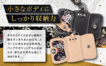 【デグナー】花山レザーキーケース&nbsp;[K-6K]&nbsp;花宝&nbsp;ブラック｜京都&nbsp;バイクギア&nbsp;人気ブランド&nbsp;バイク［&nbsp;レザー&nbsp;キーケース&nbsp;金襴織物&nbsp;おしゃれ&nbsp;人気&nbsp;おすすめ&nbsp;革&nbsp;牛革&nbsp;ツーリング&nbsp;ライダー&nbsp;バイカー&nbsp;バイク&nbsp;お取り寄せ&nbsp;通販&nbsp;送料無料&nbsp;ふるさと納税&nbsp;］