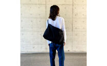 【無駄のないシンプルさ】大判ショルダーバッグ　UKIE　Super&nbsp;water&nbsp;repellent｜人気バッグ&nbsp;おすすめトート［&nbsp;無駄のないシンプル&nbsp;大判ショルダーバッグ&nbsp;UKIE&nbsp;Super&nbsp;water&nbsp;repellent&nbsp;撥水加工&nbsp;軽量&nbsp;バッグ&nbsp;トート&nbsp;人気&nbsp;おすすめ&nbsp;ギフト&nbsp;プレゼント&nbsp;お取り寄せ&nbsp;通販&nbsp;送料無料&nbsp;ふるさと納税&nbsp;］