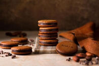 【高島屋選定品】＜dari K(ダリケー）＞カカオサンドクッキー2種食べ比べセット（ダーク・ミルク）×4箱［ 京都 チョコレート カカオを通して世界を変える 人気 おすすめ ギフト プレゼント 贈答 お取り寄せ お菓子 スイーツ ］