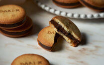 【高島屋選定品】＜dari K(ダリケー）＞カカオサンドクッキー24枚入（ダーク・ミルク・ホワイト×8枚）［ 京都 チョコレート カカオを通して世界を変える 人気 おすすめ ギフト プレゼント 贈答 お取り寄せ お菓子 スイーツ ］