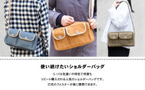 【一澤信三郎帆布】綿帆布製ショルダーバッグ&nbsp;S-17&nbsp;赤(ベージュ)｜京都&nbsp;鞄&nbsp;手づくり&nbsp;人気ブランド&nbsp;おしゃれ&nbsp;[&nbsp;肩掛けかばん&nbsp;一つひとつ手作り&nbsp;シンプル&nbsp;丈夫で長持ち&nbsp;人気&nbsp;おすすめ&nbsp;ギフト&nbsp;プレゼント&nbsp;お取り寄せ&nbsp;通販&nbsp;送料無料&nbsp;ふるさと納税&nbsp;]