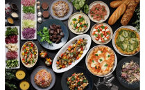 【琵琶湖ホテル】平休日1泊2食付ペア宿泊券《【デラックスフロア】Luminaツイン》