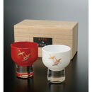 みよし漆器本舗&nbsp;お猪口&nbsp;ペアセット&nbsp;紀州塗り&nbsp;盃&nbsp;蒔絵&nbsp;千羽鶴&nbsp;赤&nbsp;白&nbsp;70ml