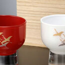 みよし漆器本舗&nbsp;お猪口&nbsp;ペアセット&nbsp;紀州塗り&nbsp;盃&nbsp;蒔絵&nbsp;千羽鶴&nbsp;赤&nbsp;白&nbsp;70ml