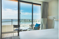 ヒルトンギフトバウチャー　90,000円分  | 沖縄 旅行 観光 クーポン トラベル 人気 おすすめ ホテル リゾート チケット 旅行券 トラベルクーポン トラベル 北谷 ちゃたん おすすめ 送料無料