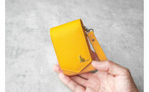 【イエロー】毎日の“ときめき”を仕込めるリップケース　リップクリームホルダー　キーホルダーストラップ　【ミラー付き・3本入る】