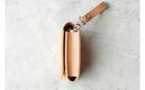 【ベージュ】毎日の“ときめき”を仕込めるリップケース　リップクリームホルダー　キーホルダーストラップ【ミラー付き・3本入る】