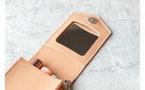 【ベージュ】毎日の“ときめき”を仕込めるリップケース　リップクリームホルダー　キーホルダーストラップ【ミラー付き・3本入る】