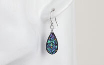 【嵯峩螺鈿野村】押合菊グリーンピアス｜京都&nbsp;老舗&nbsp;伝統工芸&nbsp;漆器&nbsp;ジュエリー［&nbsp;京都&nbsp;老舗&nbsp;伝統工芸&nbsp;工芸品&nbsp;アクセサリー&nbsp;ジュエリー&nbsp;ファッション&nbsp;漆&nbsp;人気&nbsp;おすすめ&nbsp;職人&nbsp;お取り寄せ&nbsp;通販&nbsp;送料無料&nbsp;ふるさと納税&nbsp;］