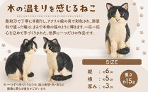 手づくり木彫りお座りねこ【ハチワレ】