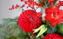 951.縁起物のお正月アレンジメント――お正月に縁起物の松を飾る。伝統美を現代風にアレンジした限定アレンジメント