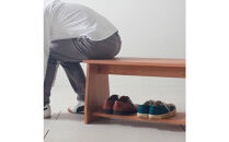 座面の下にモノが置けるシェルフベンチ&nbsp;チェリー無垢材&nbsp;ベンチの他にもパソコンデスクやテレビボーとしても使えます