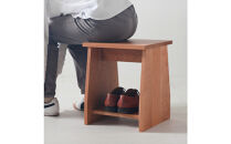 座面の下にモノが置けるシェルフスツール&nbsp;チェリー無垢材&nbsp;ベンチの他に花台やステップ、ベッドサイドテーブルとしても使えます