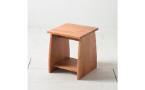 座面の下にモノが置けるシェルフスツール&nbsp;チェリー無垢材&nbsp;ベンチの他に花台やステップ、ベッドサイドテーブルとしても使えます