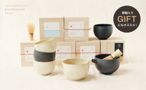 【fuuu】茶かざり抹茶碗 桐箱入〈桜黒色〉｜京都 清水焼 抹茶椀 人気 おしゃれ [ 京焼 窯元 陶謙窯 抹茶椀 おしゃれ 人気 おすすめ お茶 抹茶 茶道 茶道具 ギフト プレゼント お取り寄せ 通販 送料無料 ふるさと納税 ]	