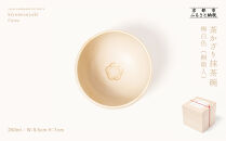 【fuuu】茶かざり抹茶碗 桐箱入〈梅・白〉｜京都 清水焼 抹茶椀 人気 おしゃれ [ 京焼 窯元 陶謙窯 抹茶椀 おしゃれ 人気 おすすめ お茶 抹茶 茶道 茶道具 ギフト プレゼント お取り寄せ 通販 送料無料 ふるさと納税 ]	