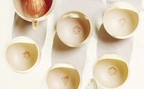 【fuuu】茶かざり抹茶碗 桐箱入〈紅葉白色〉｜京都 清水焼 抹茶椀 人気 おしゃれ [ 京焼 窯元 陶謙窯 抹茶椀 おしゃれ 人気 おすすめ お茶 抹茶 茶道 茶道具 ギフト プレゼント お取り寄せ 通販 送料無料 ふるさと納税 ]