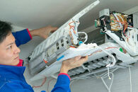 壁掛け　おそうじ機能付きエアコン　クリーニング