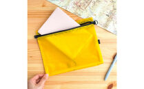 【黄色】A5サイズが入る軽いナイロンフラットポーチ　旅行用　着替え