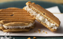 ＜定期便・年4回＞ 【鼓月】プレミアム千寿せんべい18枚入［ 京都 老舗 和菓子 千寿せんべい 有名店 人気 おすすめ お菓子 スイーツ お取り寄せ 通販 ギフト プレゼント 贈答 送料無料 ふるさと納税 ］