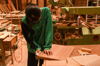 高校生の学びを応援！空き家再生アップサイクル椅子「空き家の廃材を使った小物が入る引き出しチェア」倉吉西高校×三朝町