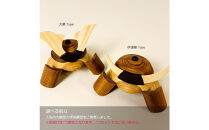 木製兜飾り&nbsp;伊達鍬（だてくわ）／天然木の節句飾り〈Ricod〉